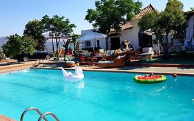 Casa rural los Naranjos piscina y pista tenis privada